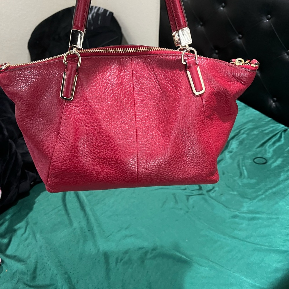 Coach Fuchsia Leather Shoulder Bag with Gold Details - Picture 2 of 3
